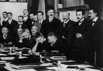 bondi-chai-marie-curie-solvay-conference-1911-wikipedia